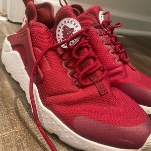 Nike Womens Huraches Size 8